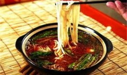 網紅爆料咬米線視頻,這米線太誘人了！