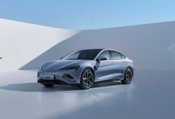 比亞迪海豹爆料視頻最新,性能與設(shè)計(jì)雙升級(jí)，引領(lǐng)電動(dòng)轎車新潮流